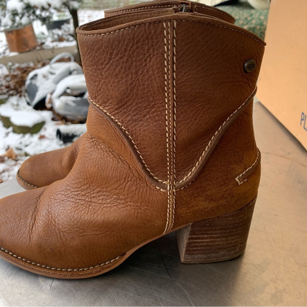 UGG Annie Brown Full Grain Leather Booties Zip-Up Ankle Boots Womens Size 7.5 - Picture 2 of 9